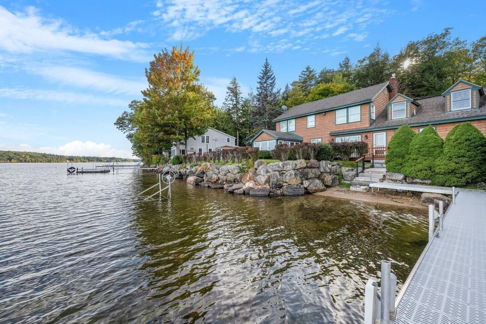 lake side view of property