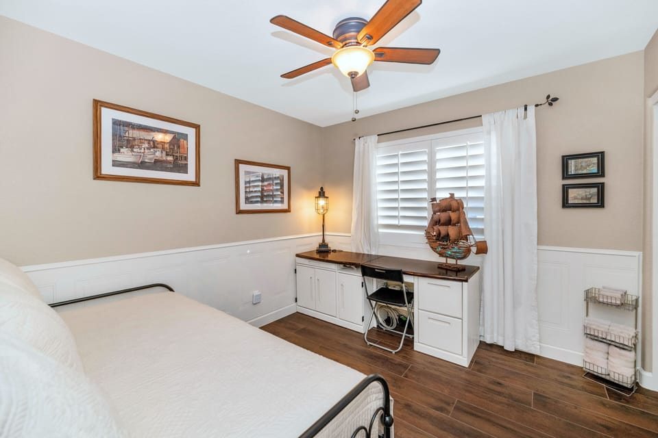 Bedroom 5 (Nautical Room) twin daybed, with twin trundle, and full closet.