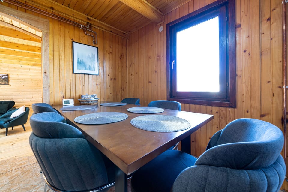 Dining area for 6 persons 