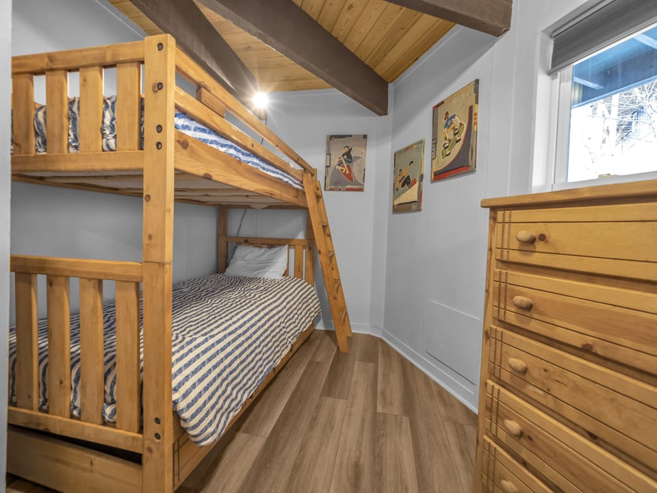 Bunk room - twin beds