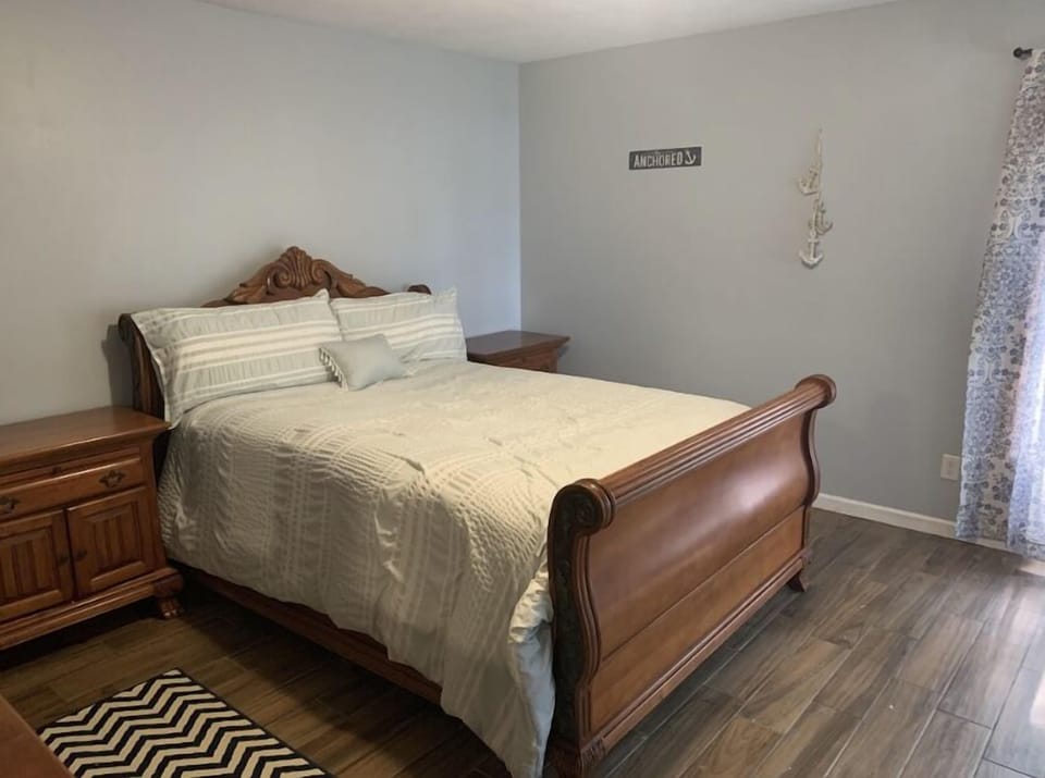 Downstairs pool area bedroom pass through to pool