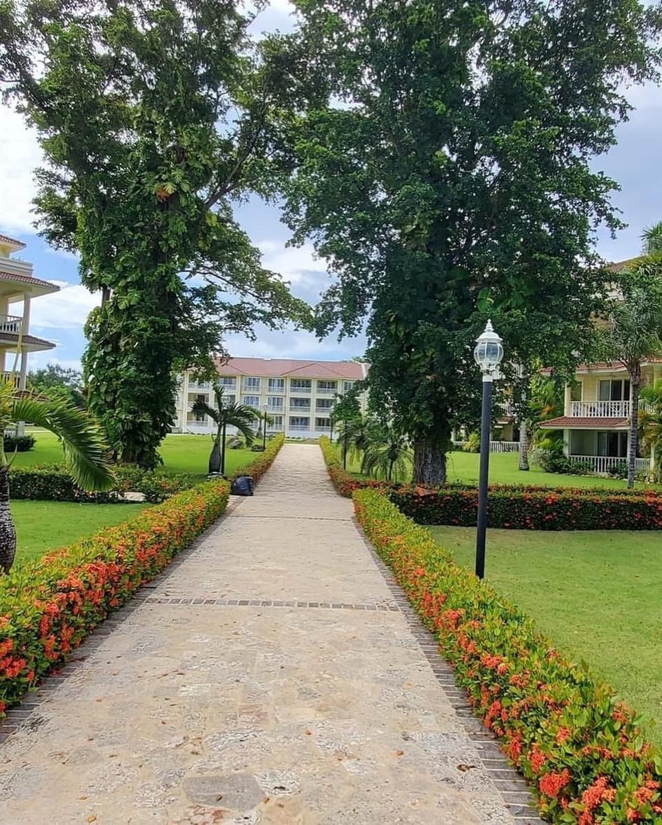 Luxurious grounds in safe gated community