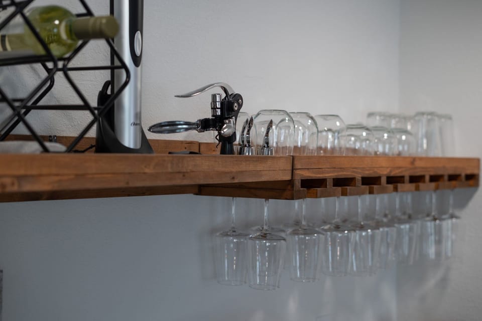 Red/white and champagne glasses for your enjoyments. 