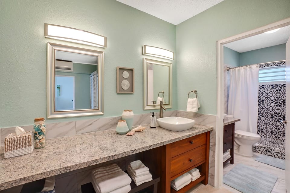 Large, spacious dressing area just outside bathroom. 