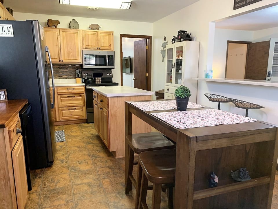 Full kitchen equipped with everything you need. Coffee Maker and Keurig. 
