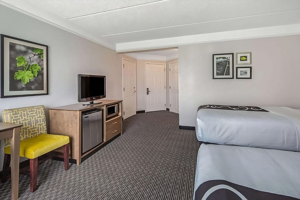 2 Double beds. Exact unit will be assigned upon arrival. Views, colors and decor