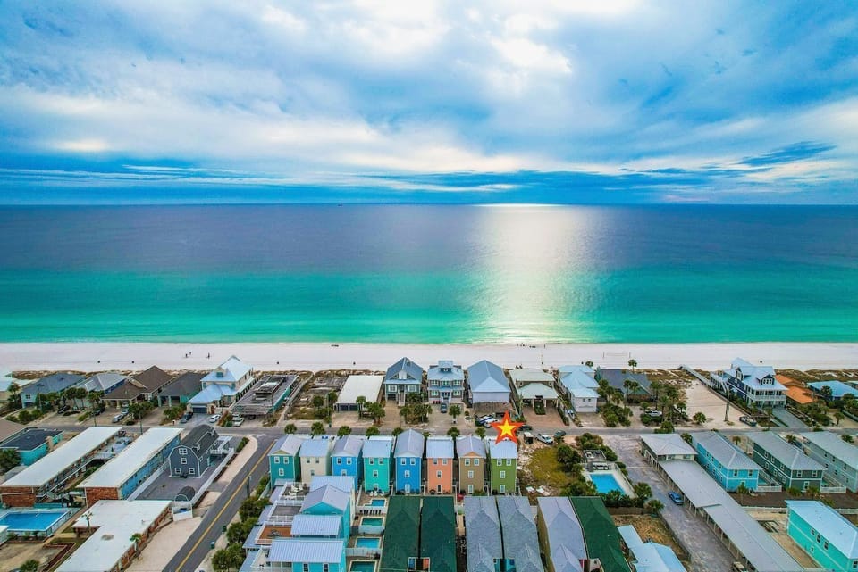 just steps to the white sandy beach & the Gulf of Mexico.
