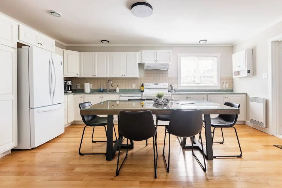 Fully stocked modern kitchen with coffee, tea and dishwasher