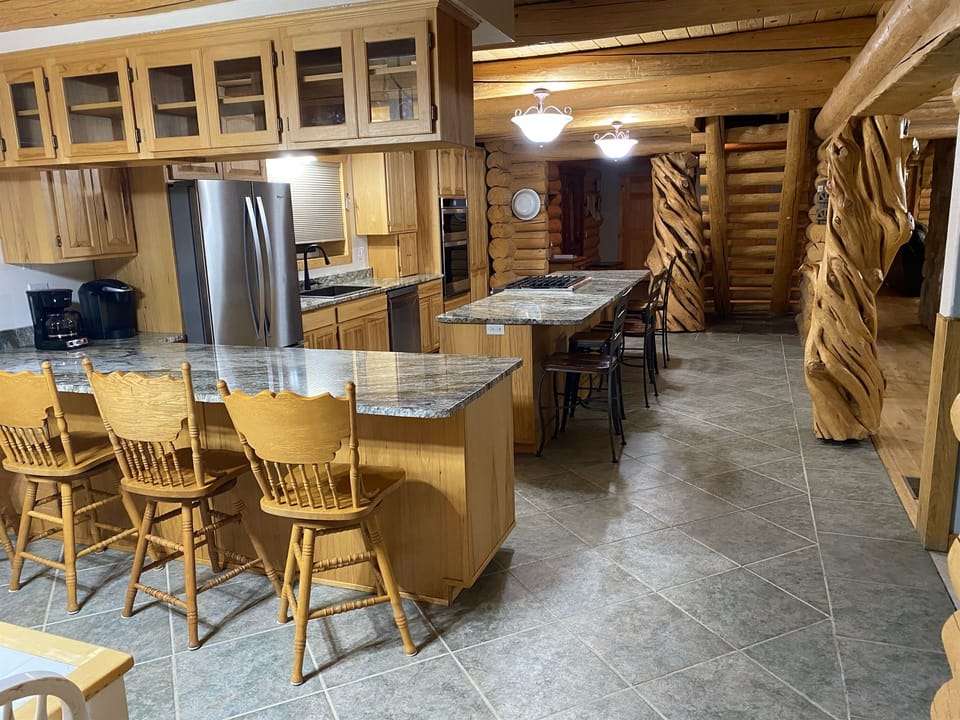 Kitchen / Breakfast Nook