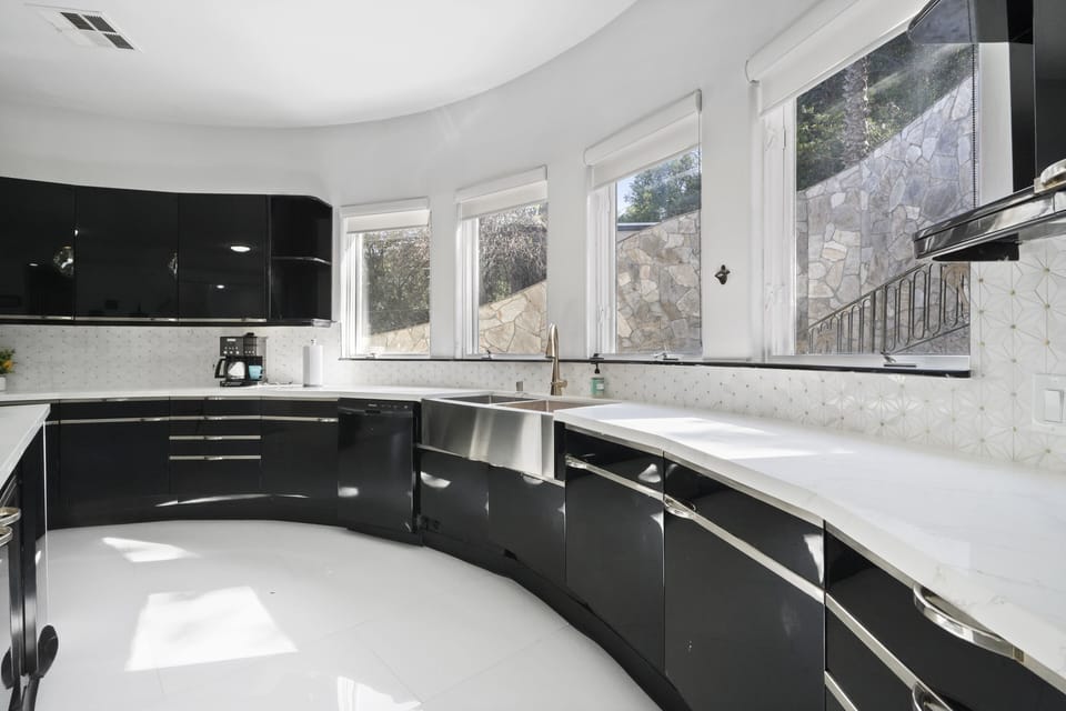 Plenty of Space in the Kitchen for the Whole Family to Enjoy