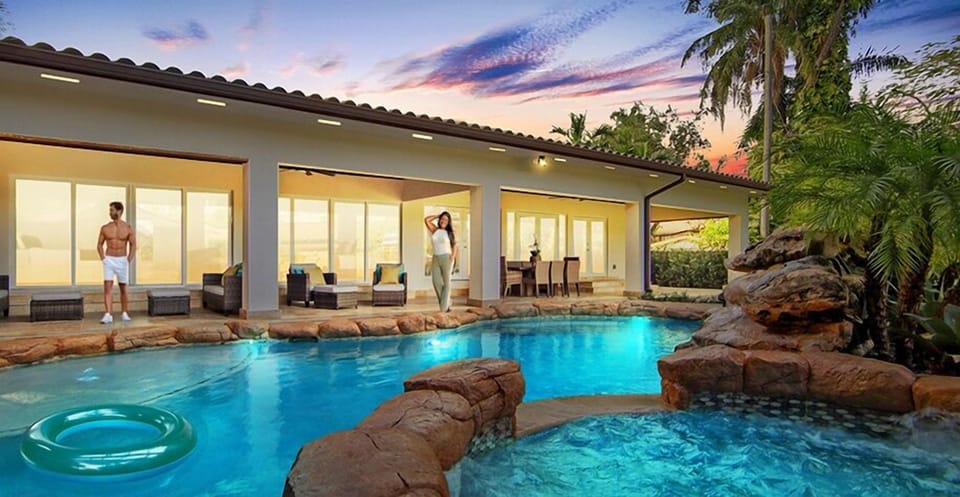 Excellent property with fully fenced yard, with several attractions