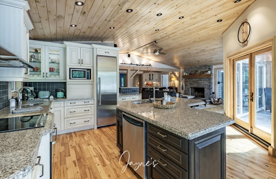 Kitchen &amp; Bar Seating (3)