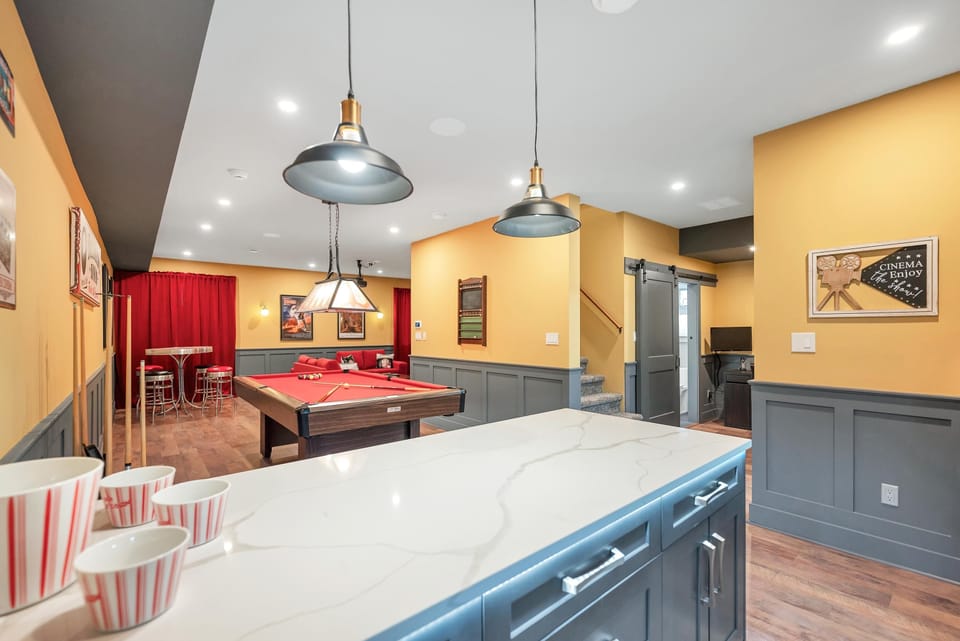 Downstairs Bar/Pool Table