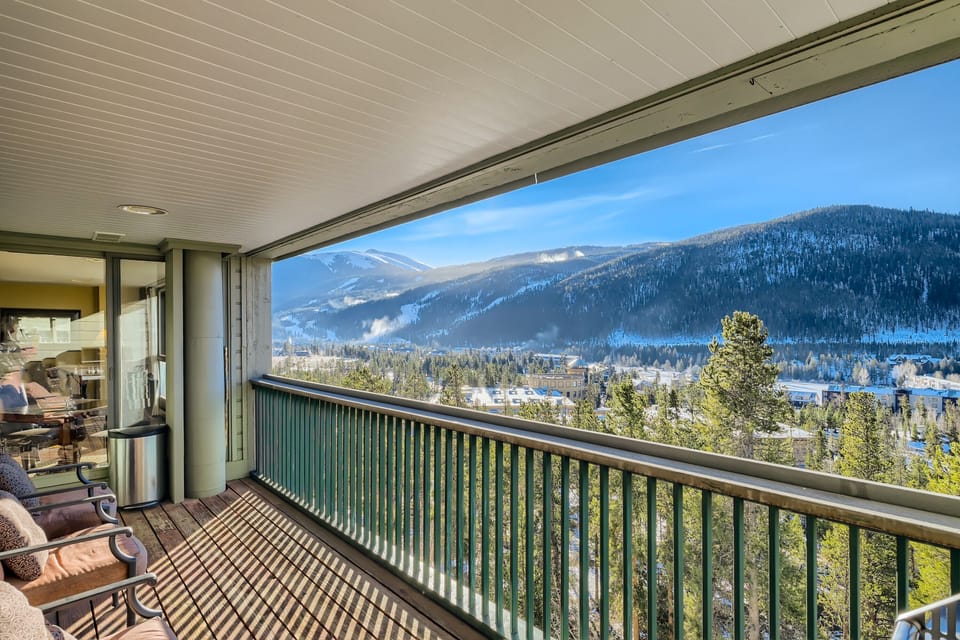 Private balcony w/ Keystone views