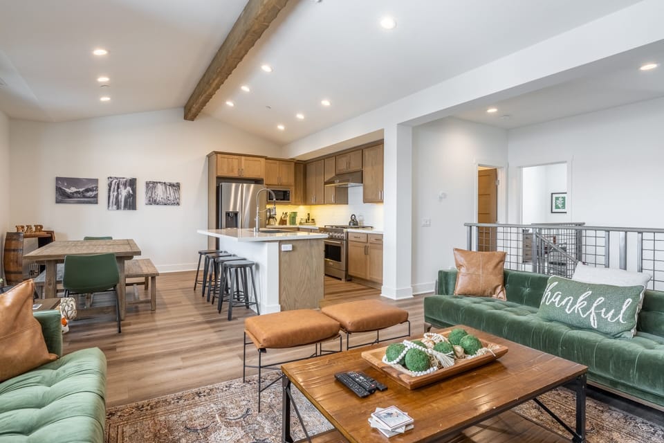 Living Room, Gas Fireplace, Flatscreen TV