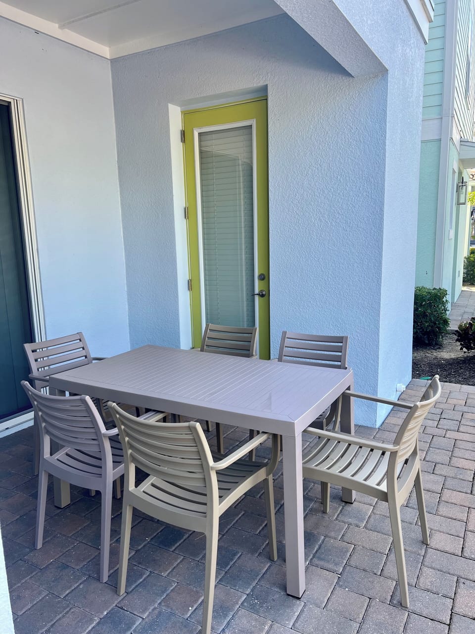 patio off kitchen