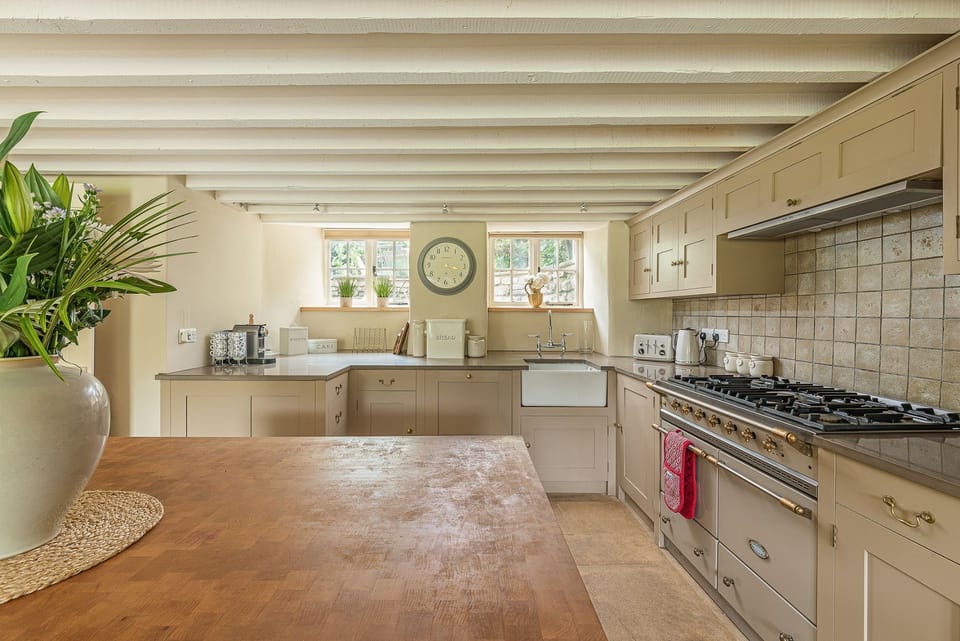 Greenview Cottage Kitchen - StayCotswold