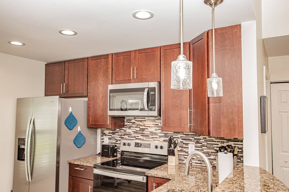 Beautiful & bright updated kitchen!