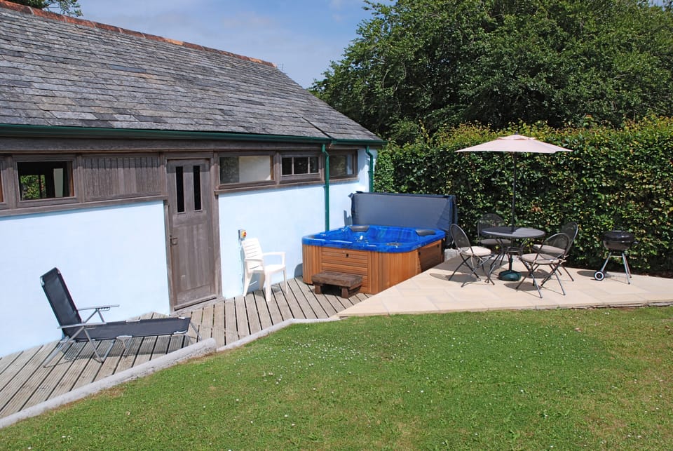 Studio private garden and hot tub