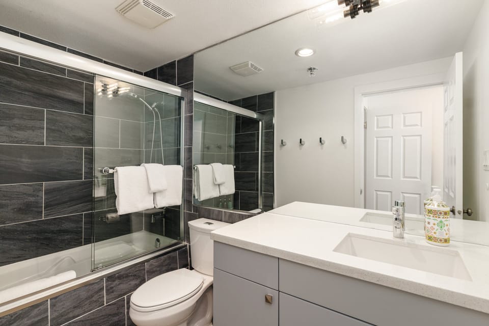 Primary Bathroom - A private ensuite bathroom with tub/shower combo