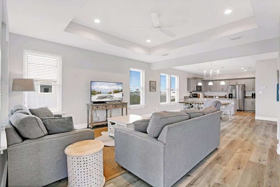 Relax and stream your favorite movies after a day at the beach or the pool.

* All photos are taken from the same unit however both units have the same layout and furnishings.