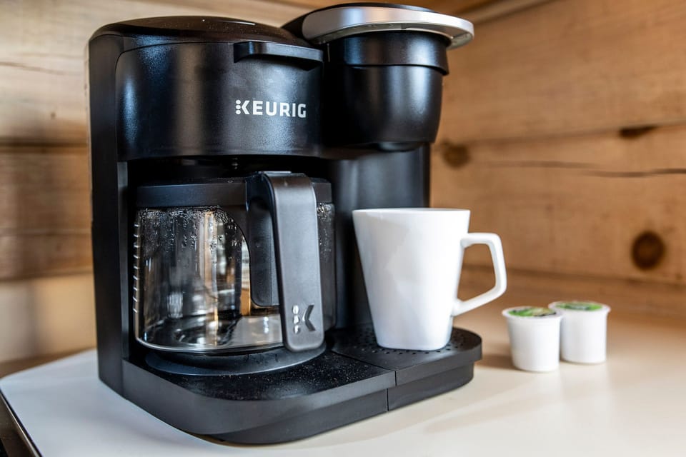 Kuerig Duo w/ drip coffee and pods