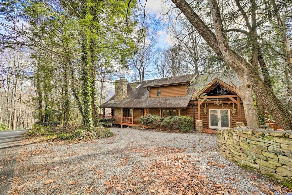 Maggie Valley Vacation Rental | 3BR | 2BA | 1 Step Required for Access