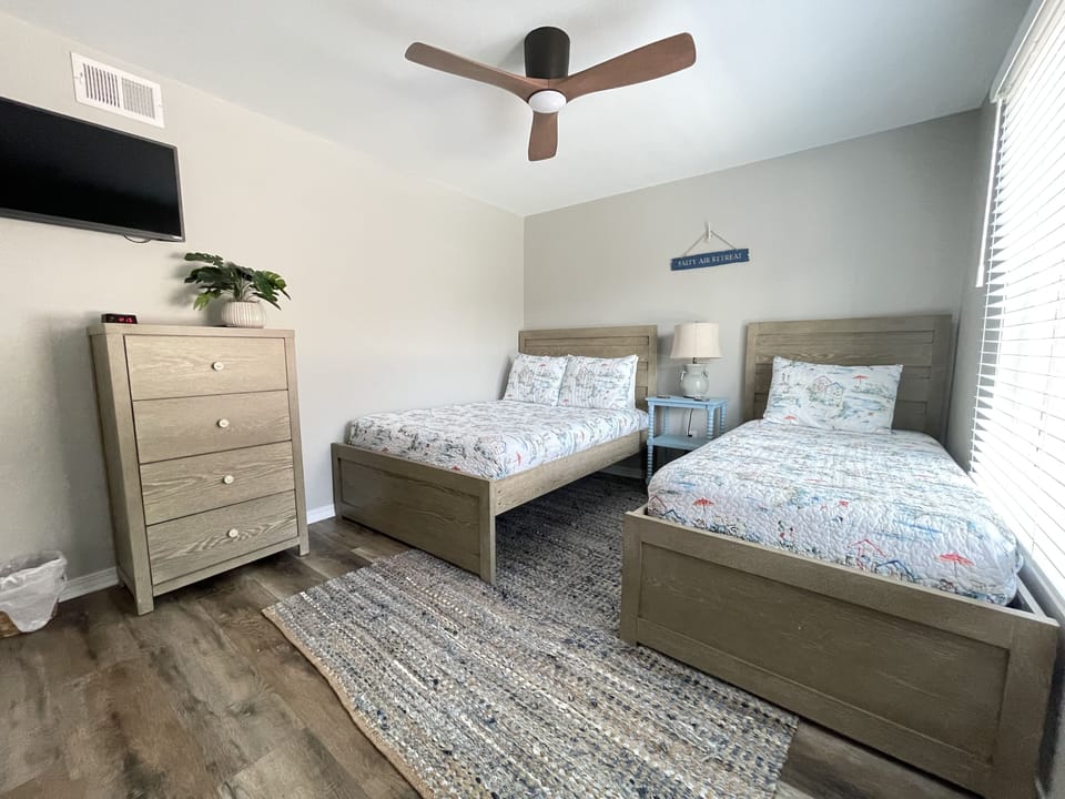 Bedroom 5 Full, Twin