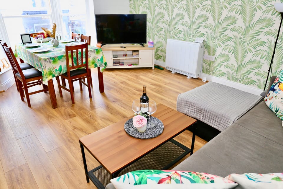 Living room - Sofa, TV, Dining table