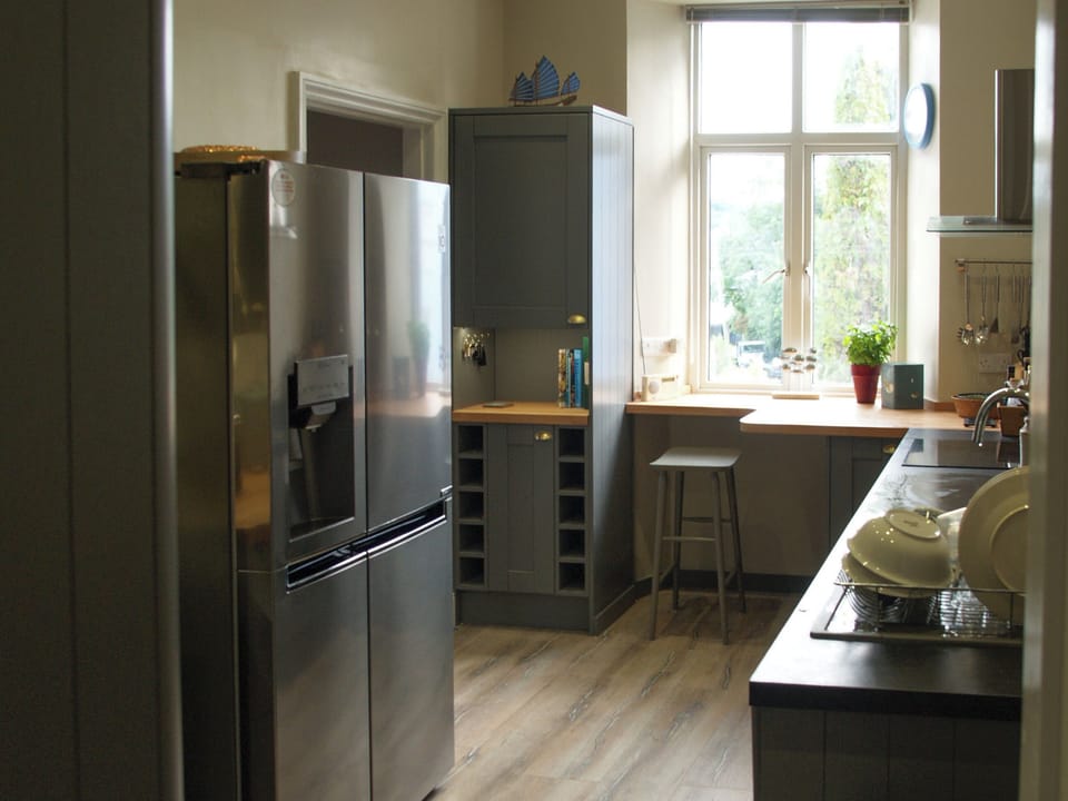 Well-equipped fitted kitchen | Neuadd, Menai Bridge, near Bangor