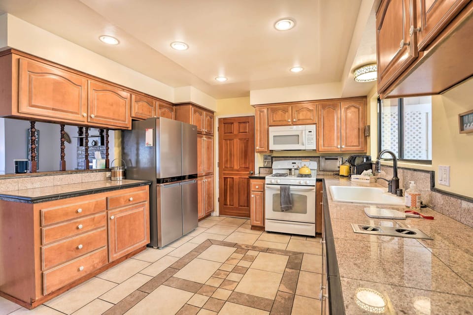 Fully Equipped Kitchen | Cooking Basics | Coffee Maker | Blender | Toaster