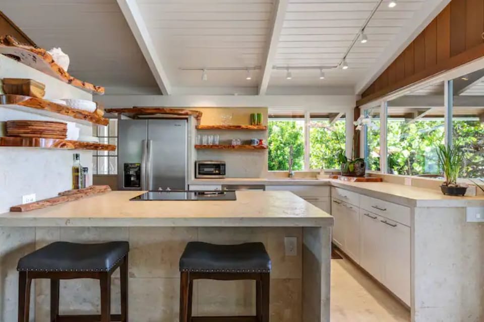 ISLAND w/ COOK TOP 