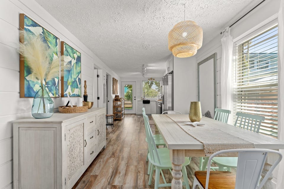 Perfect area for dining, relaxing, or games