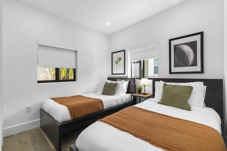 Bedroom 4 | Two twin beds, large closet