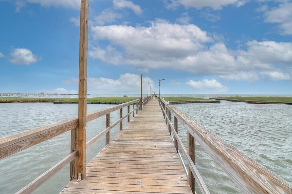 Plenty of space for some privacy on the 750' lighted private fishing pier! 