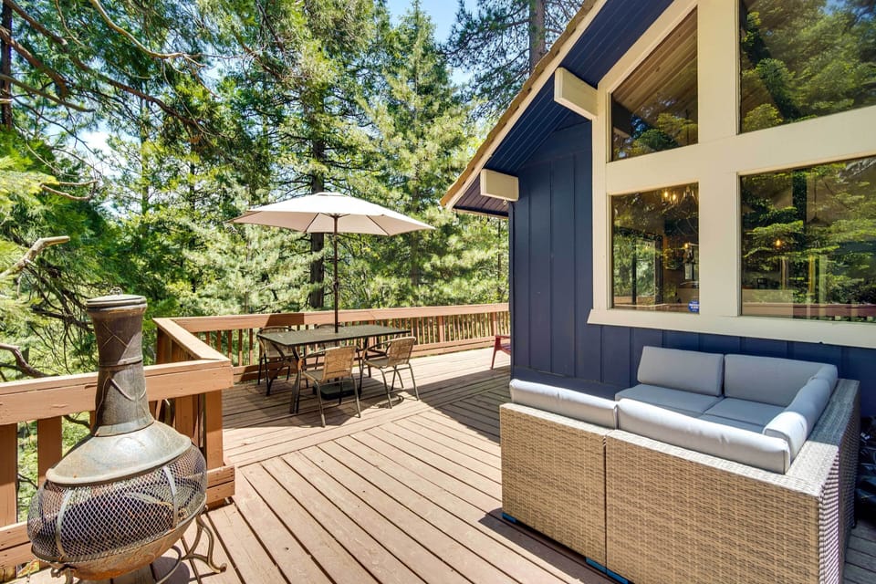 Deck | Fire Pit (Seasonal) | Gas Grill