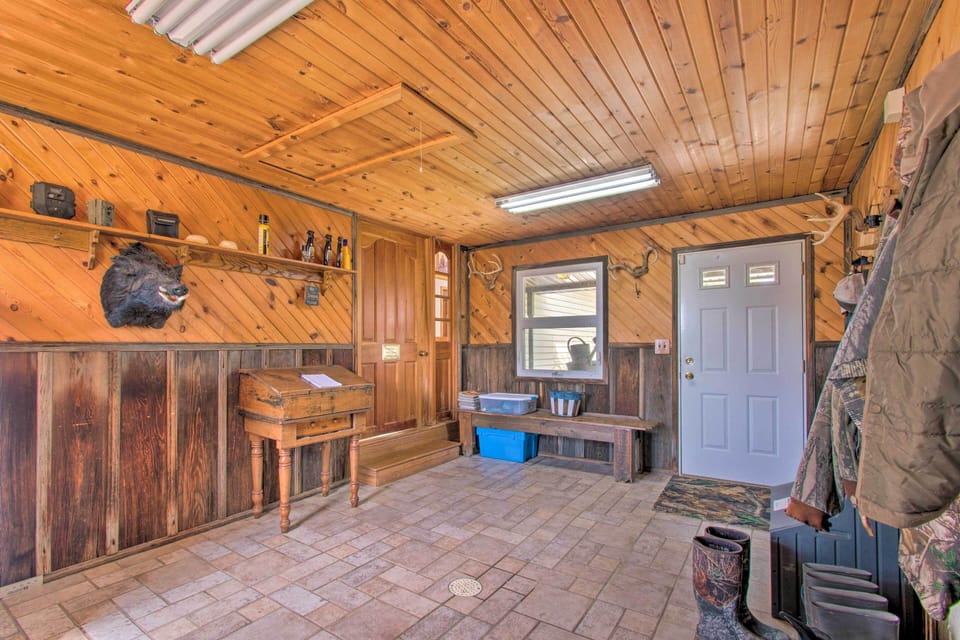 Shared Mudroom | Main Level