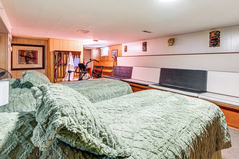 Living Area | 2 Twin Beds