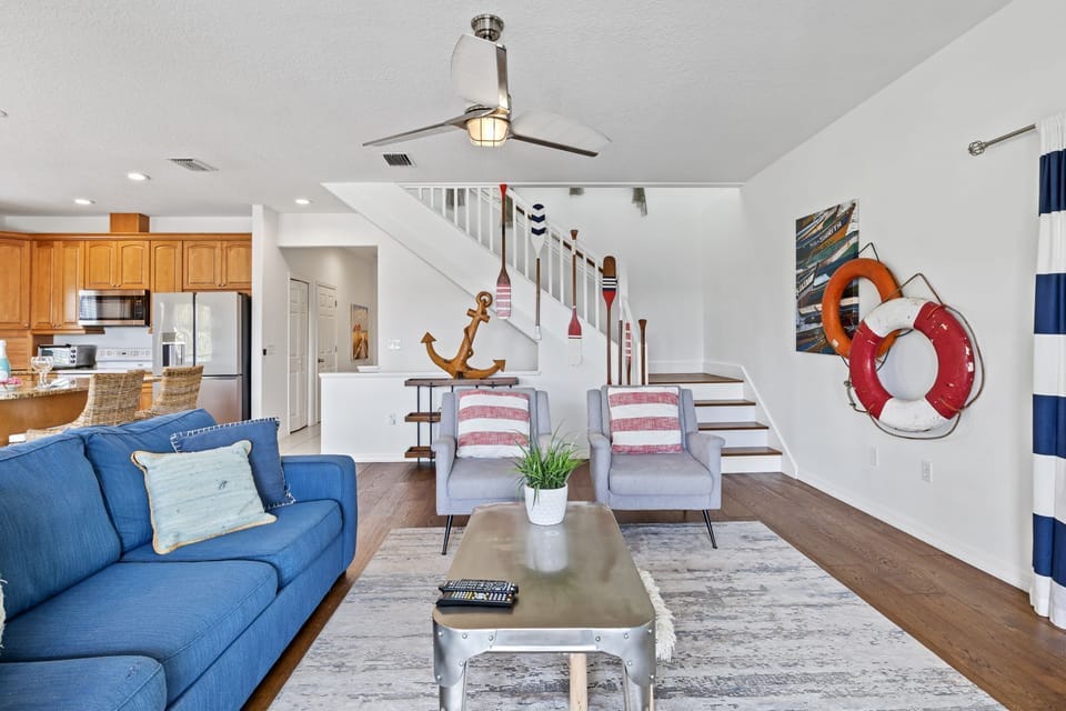 Main floor livingroom