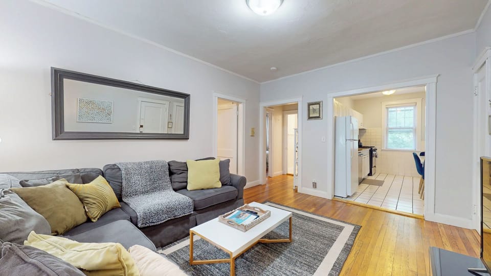 Living Room w/ Lots of Seating: great for hosting guests