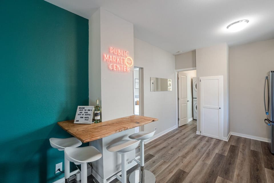 Breakfast Nook | Enjoy your complimentary wine!