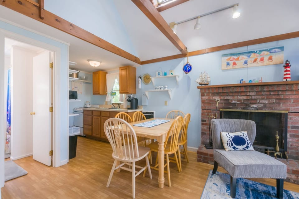 Open concept kitchen and dining area.