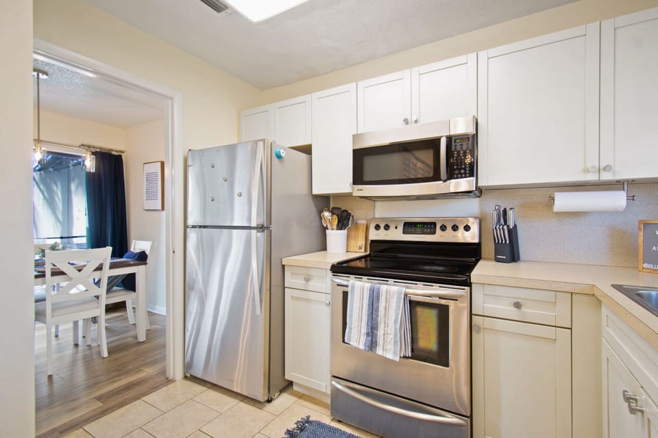 Full kitchen
