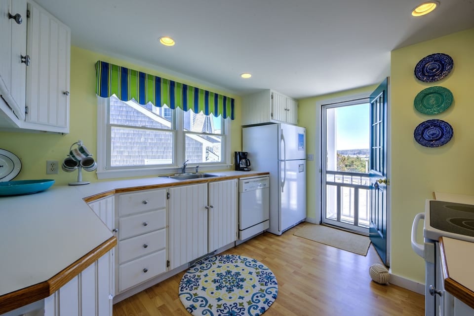 Fully equipped kitchen.