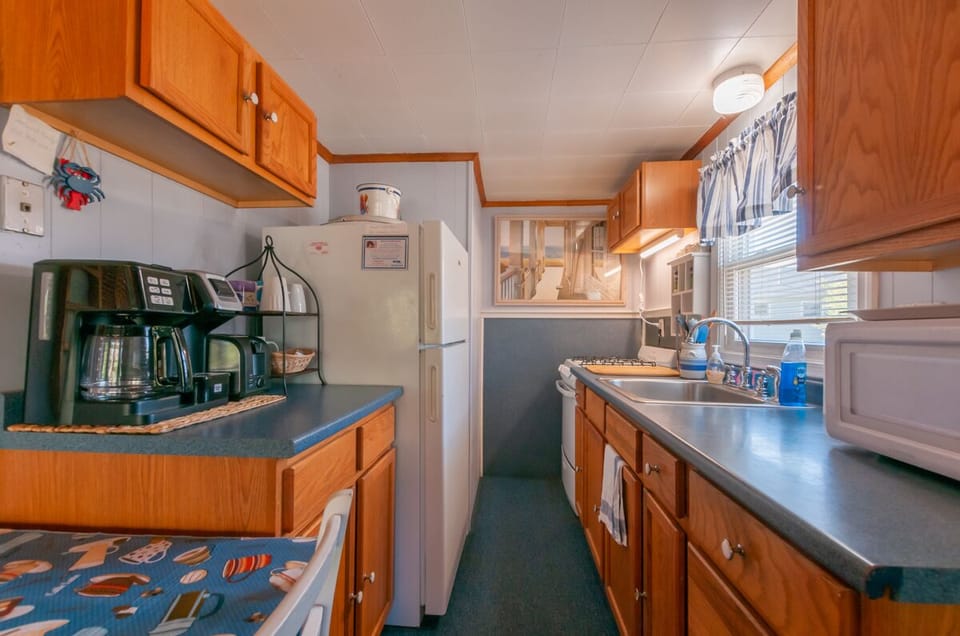 Fully equipped kitchen.