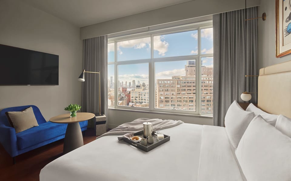 Unit with 1 Queen Bed. Exact unit will be assigned upon arrival. Views, colors and decor may vary.