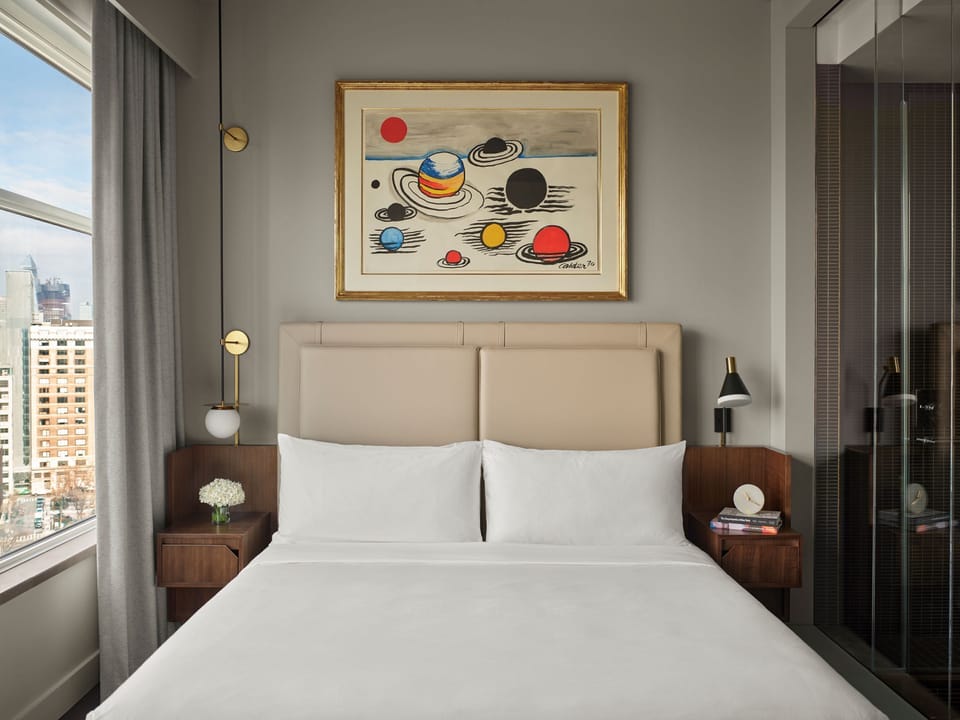 Unit with 1 Queen Bed. Exact unit will be assigned upon arrival. Views, colors and decor may vary.