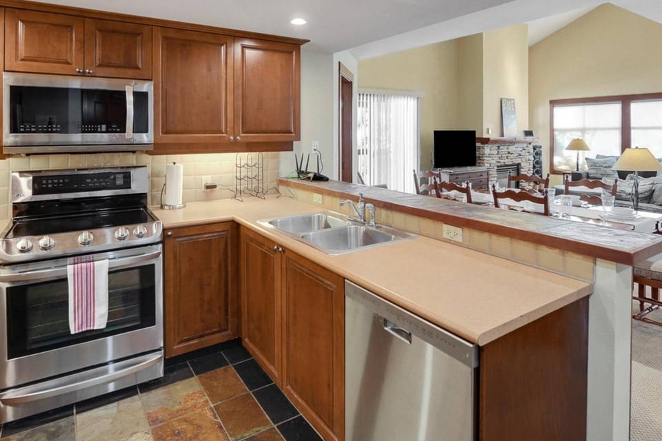 Updated Kitchen and Appliances make this Condo's Kitchen a desirable place to cook Breakfast, Lunch or Dinner.