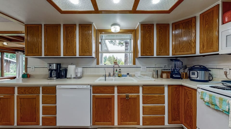 Upstairs kitchen 