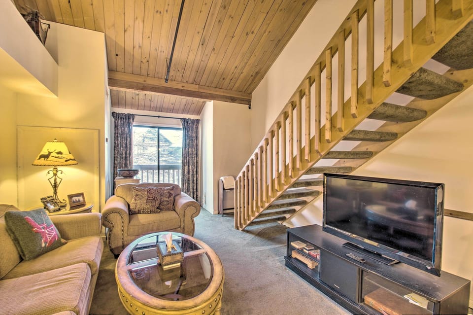 Wintergreen Resort Vacation Rental | Studio | 1BA | 570 Sq Ft | Stairs Required